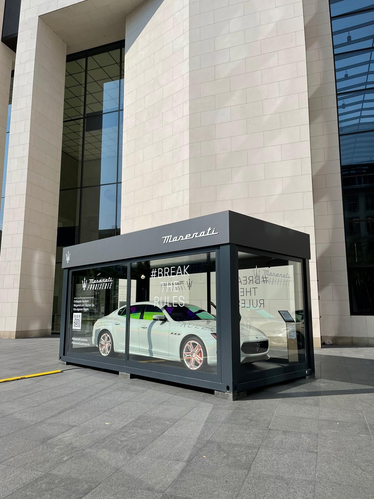 Showroom Eventcontainer Maserati 1