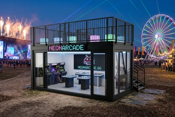 Festivalcontainer Gaming & E-Sports „Neon Arcade“ - Foto Festivalcontainer Gaming & E-Sports „Neon Arcade“