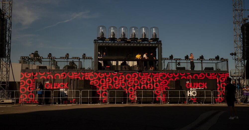 Hier sehen Sie einen Eventcontainer als Stage direkt nach dem Aufbau. Festival Stage 1
